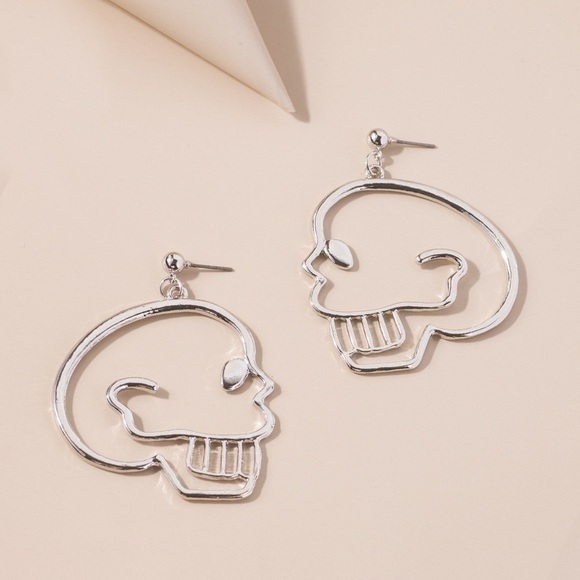330 Skull Drop Earrings 22$